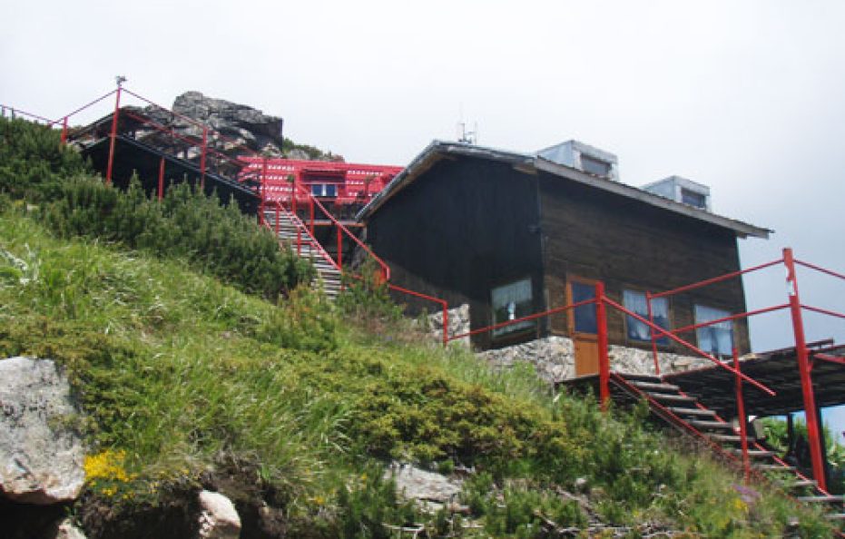 Yastrebets Hut