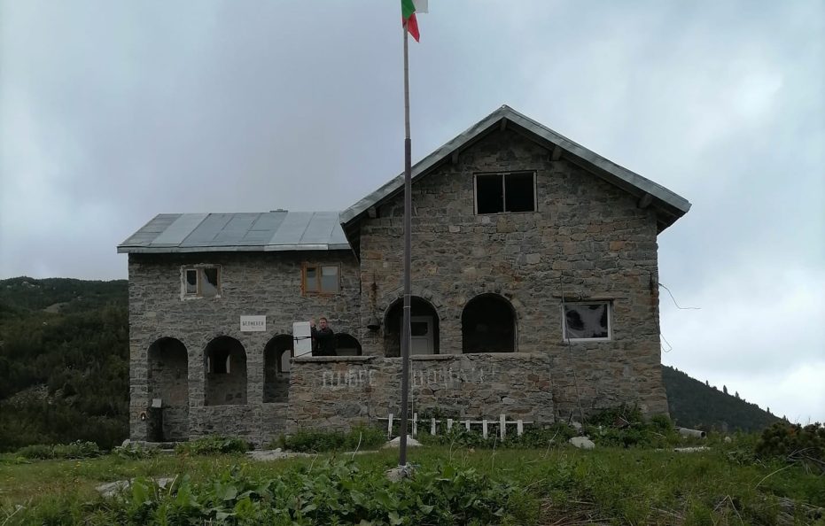 Belmeken hut
