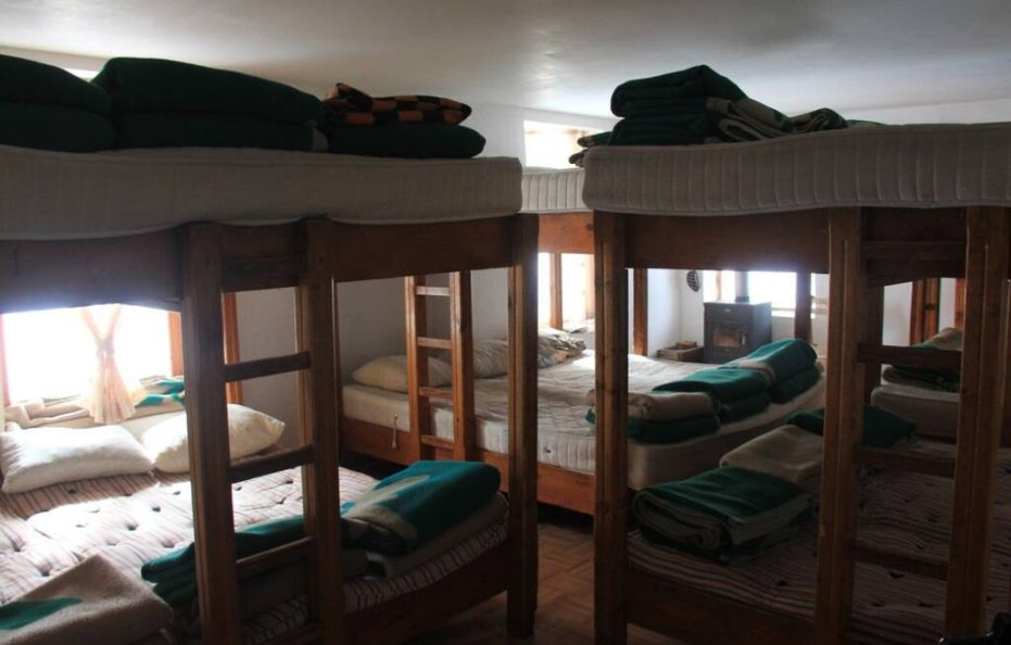 Macedonia hut room for 9
