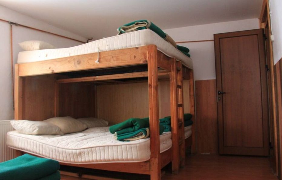 Macedonia hut room for 9