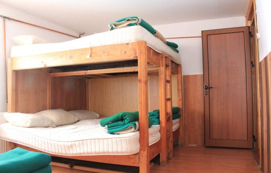 Macedonia hut room for 9