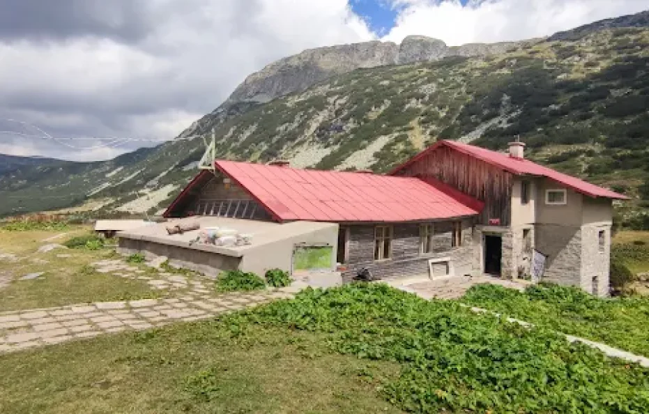 fish lake (ribni ezera) hut