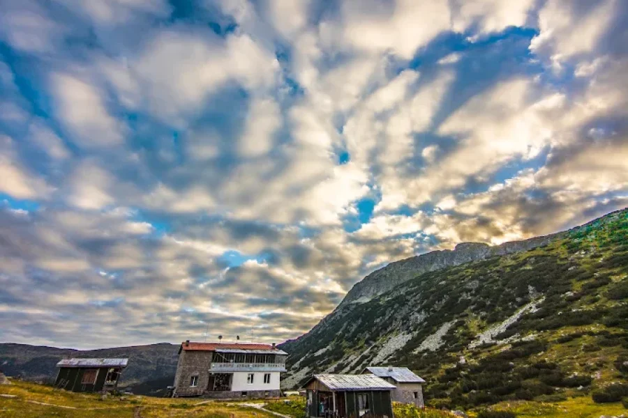 fish lake (ribni ezera) hut