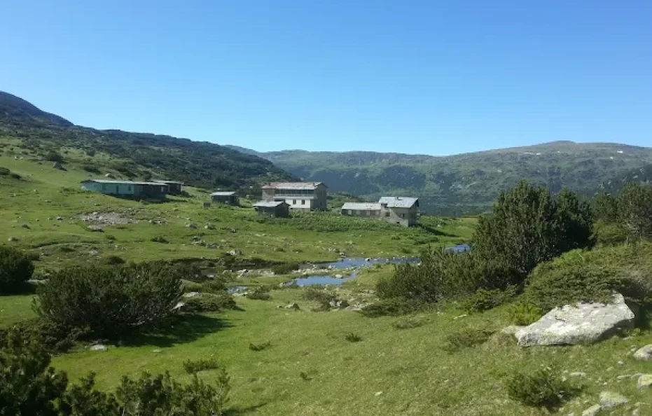 fish lake (ribni ezera) hut