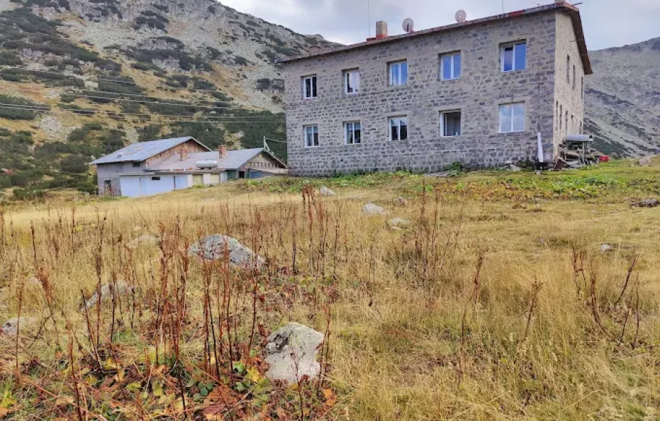 fish lake (ribni ezera) hut