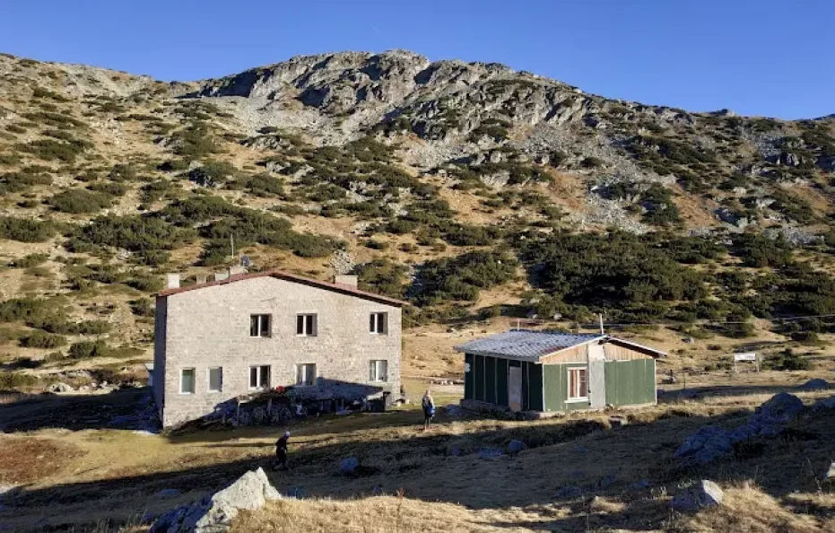 fish lake (ribni ezera) hut