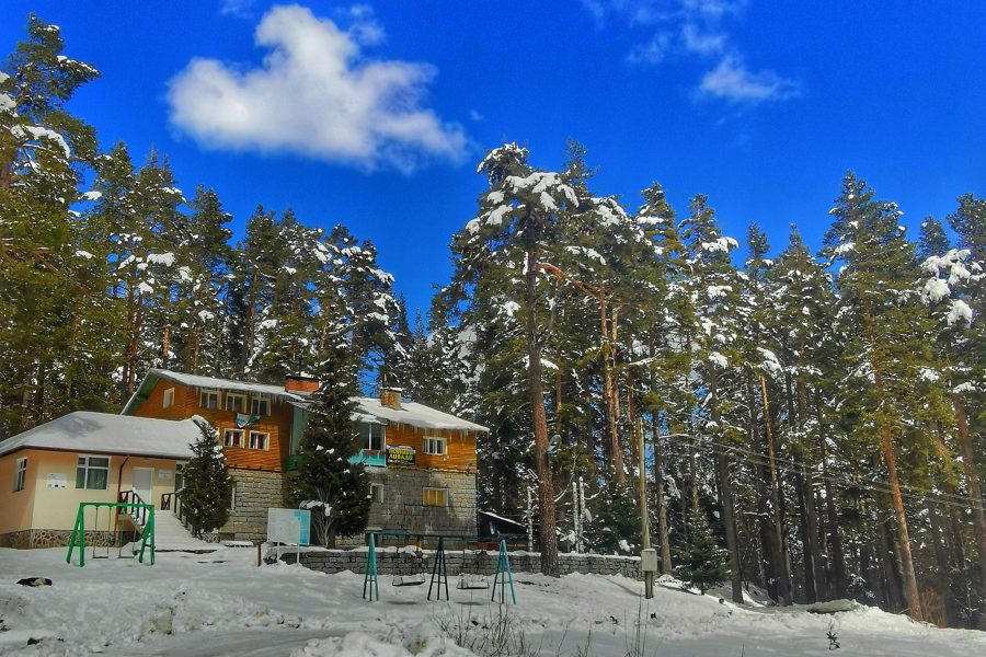 Popovi livadi hut