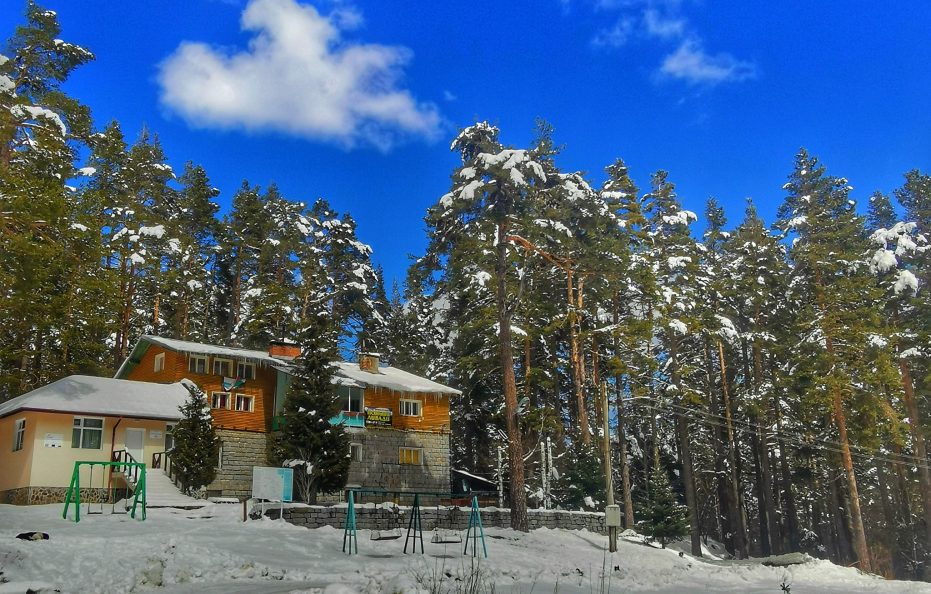 Popovi livadi hut