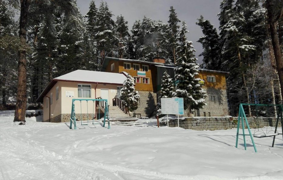 Popovi livadi hut