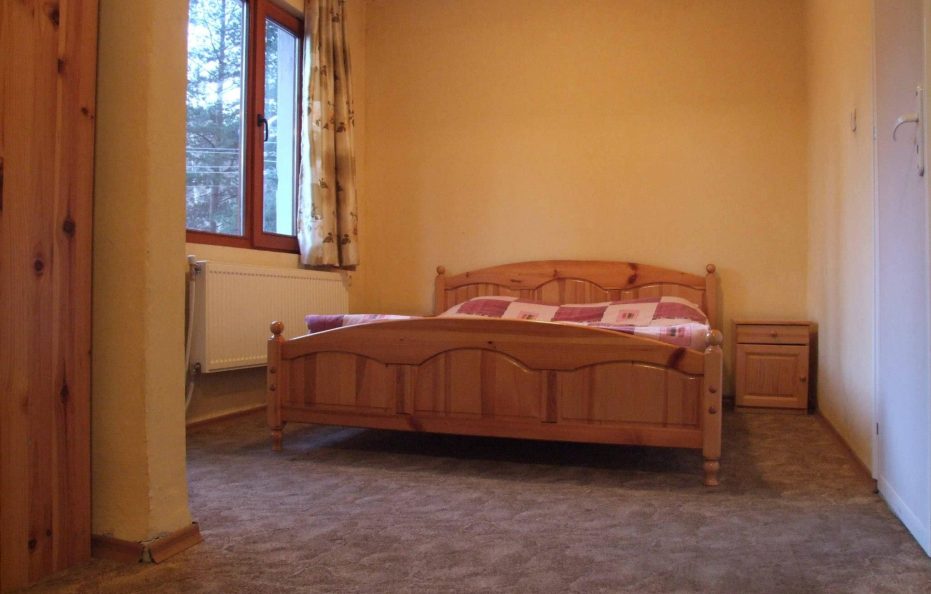 Yane sandanski hut rooms