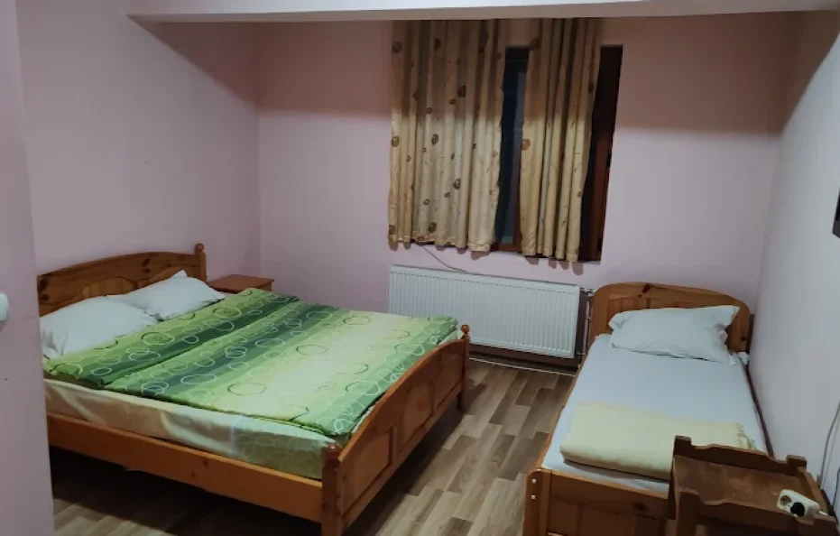 Yane sandanski hut rooms