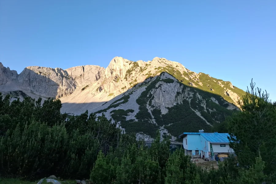 sinanitsa hut