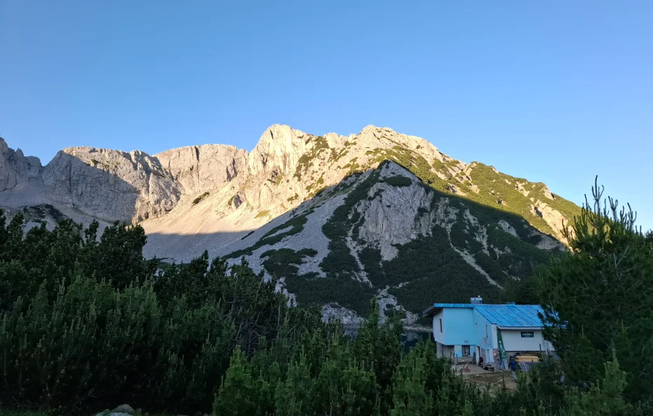 sinanitsa hut