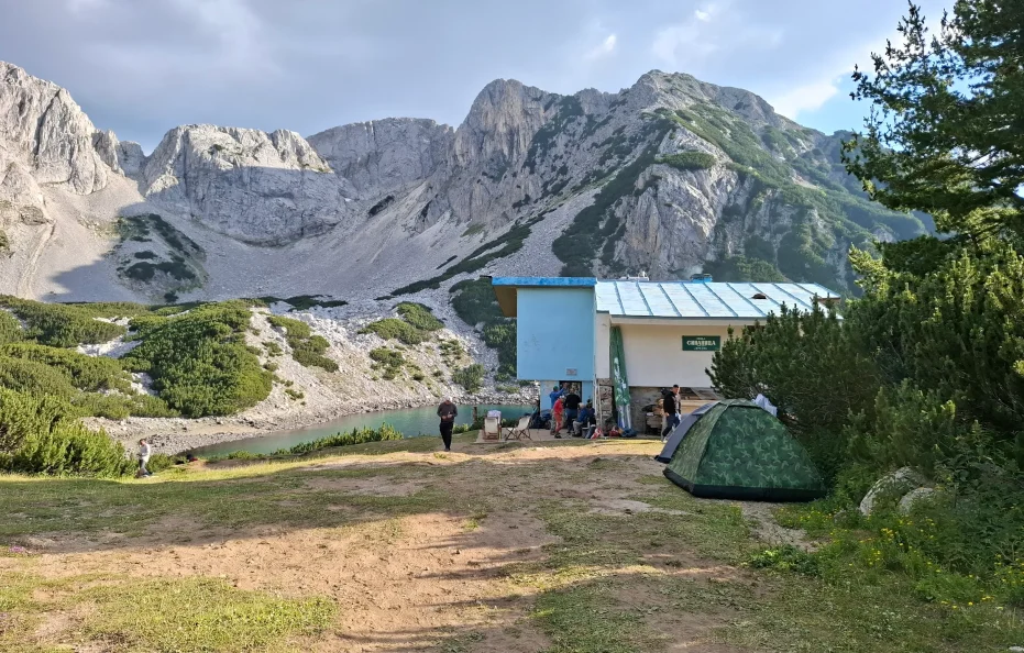 sinanitsa hut
