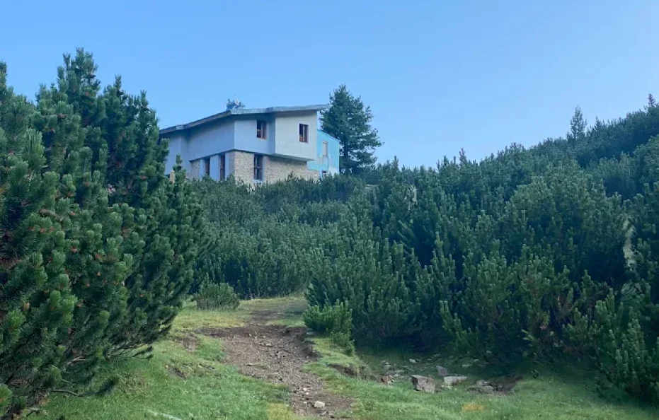 sinanitsa hut