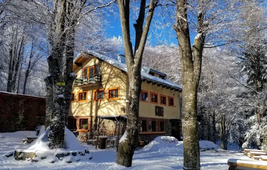 Kamen Del hut