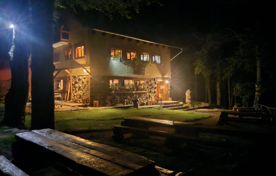 Kamen Del hut