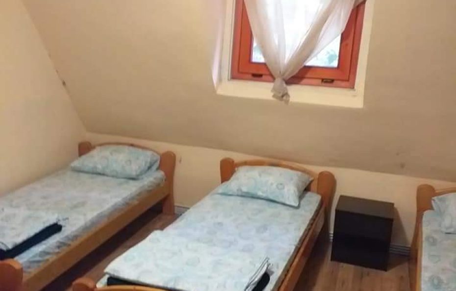 Planinarska pesen hut rooms