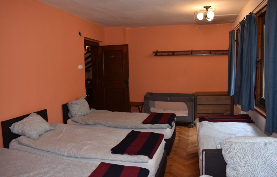 Septemvri hut common room