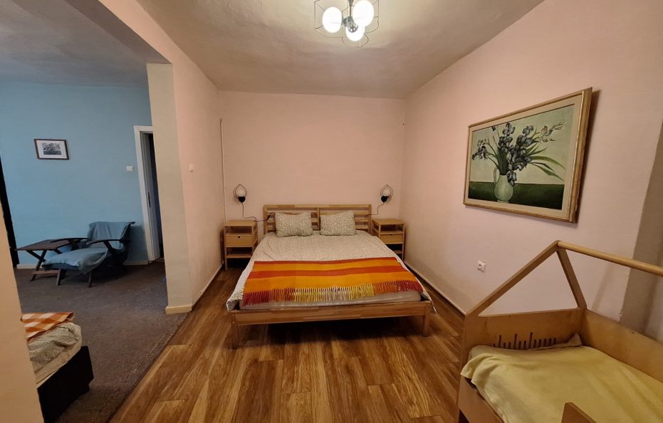 Septemvri hut family room
