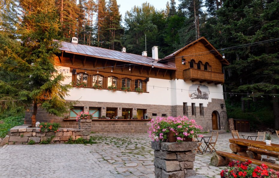 Septemvri hut