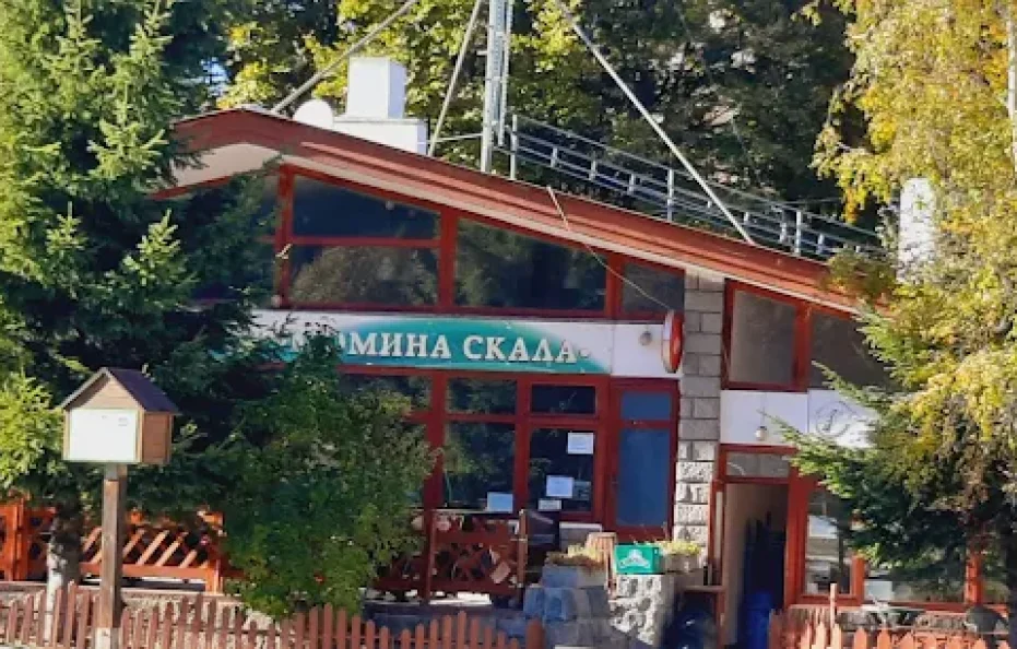 Momina skala hut