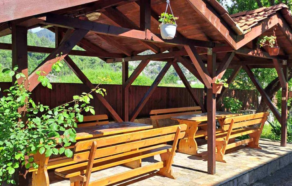 Teshel hut