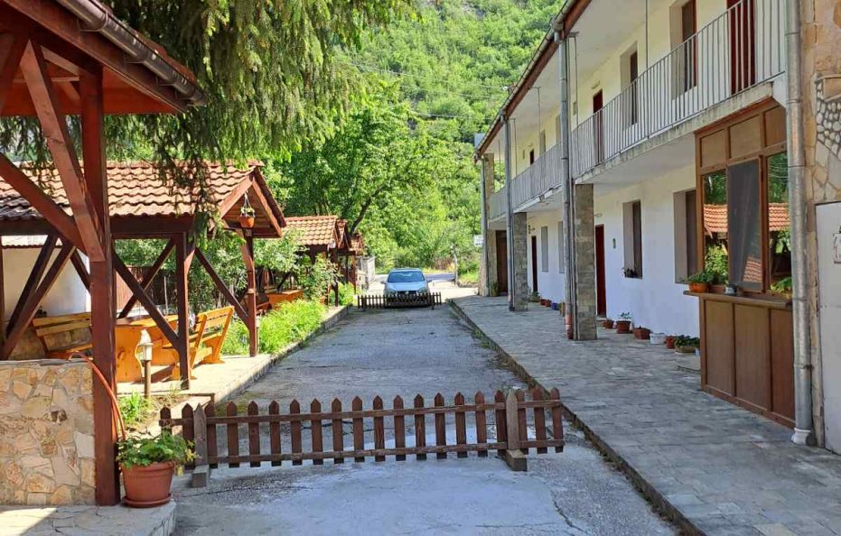 Teshel hut