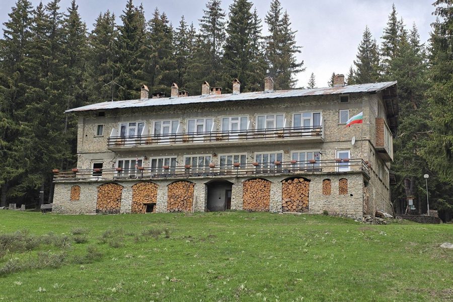 Izgrev hut