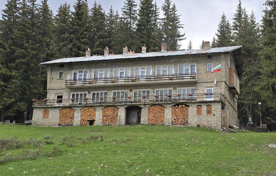 Izgrev hut