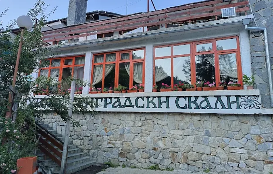 Trigradski Skali Hut