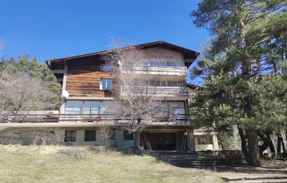 Chernatica hut