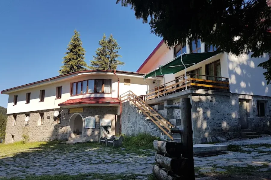 smolianski lakes hut