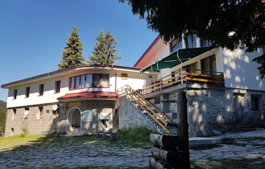 smolianski lakes hut