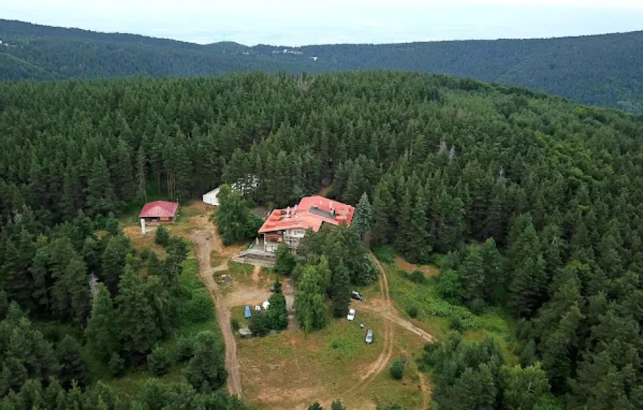 Chernatica hut