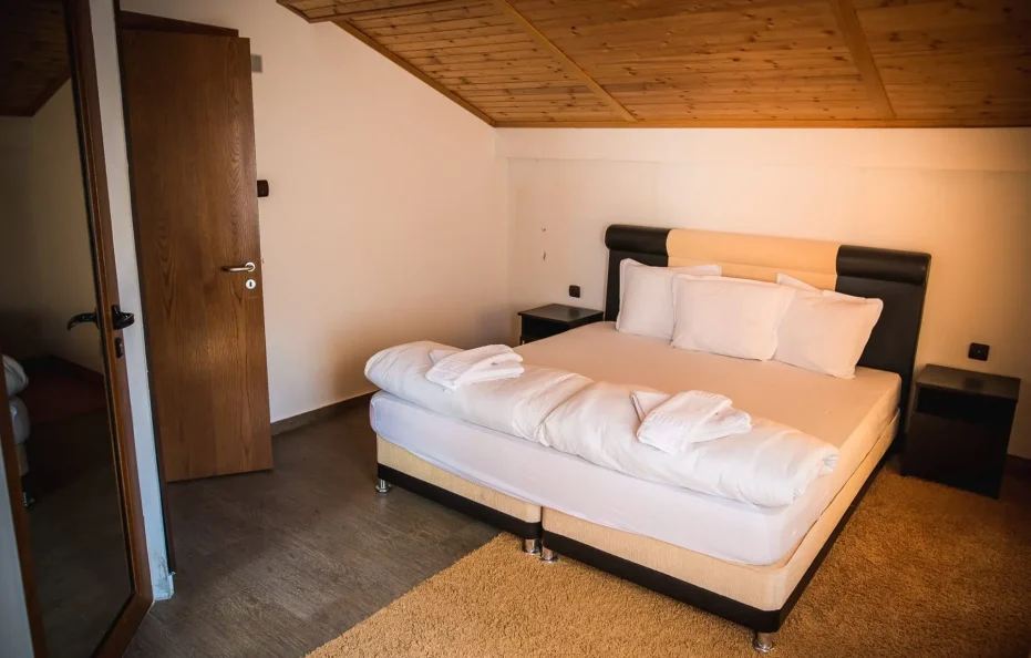 Dobrila hut room 201