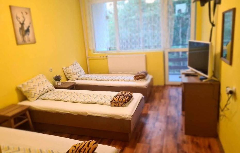 Varbishki prohod hut rooms