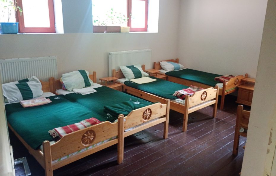 Chavdar hut rooms