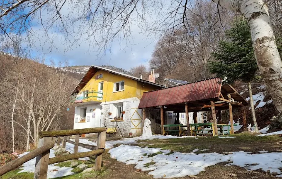 Ravnec hut