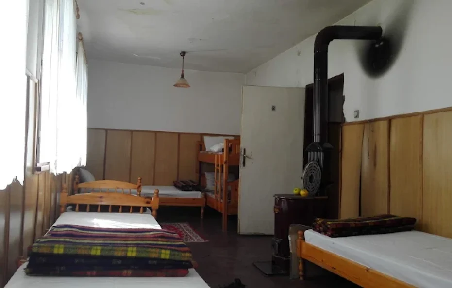 Trustenaya hut rooms