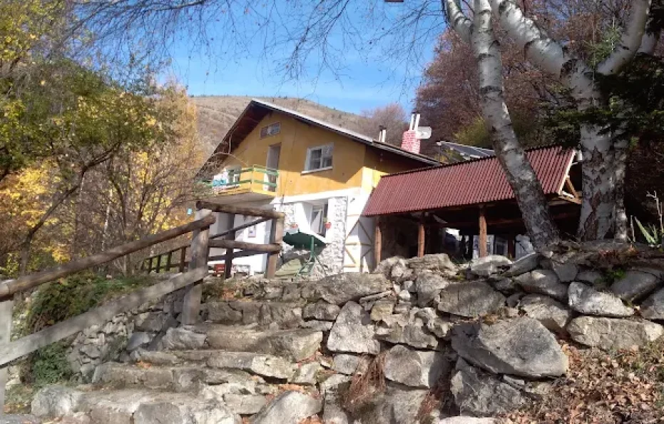 Ravnec hut