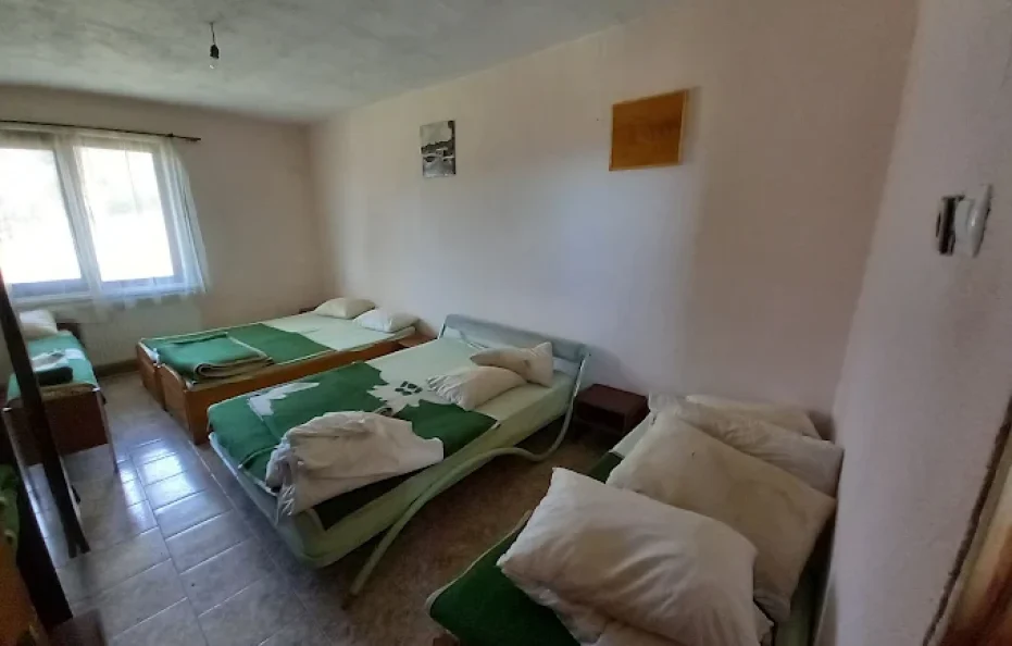 Strazhata hut rooms