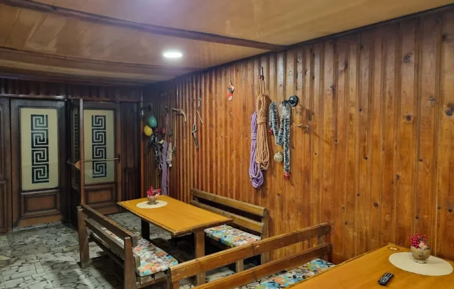 Partizanska Pesen hut