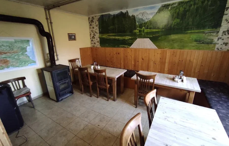 Ravnec hut