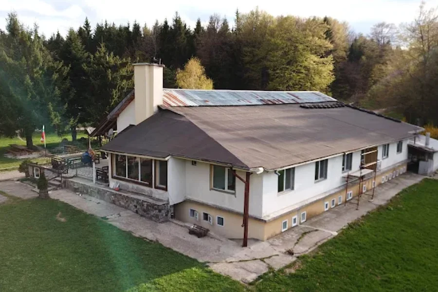 Partizanska Pesen hut