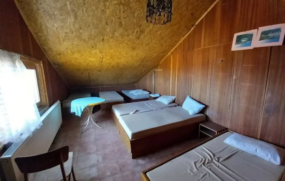 Strazhata hut rooms