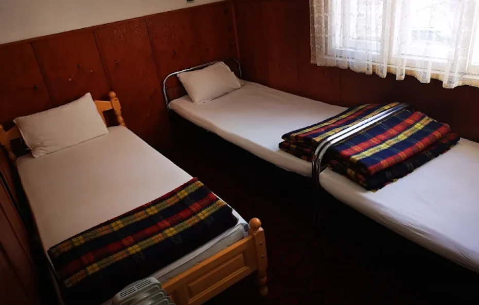 Trustenaya hut rooms